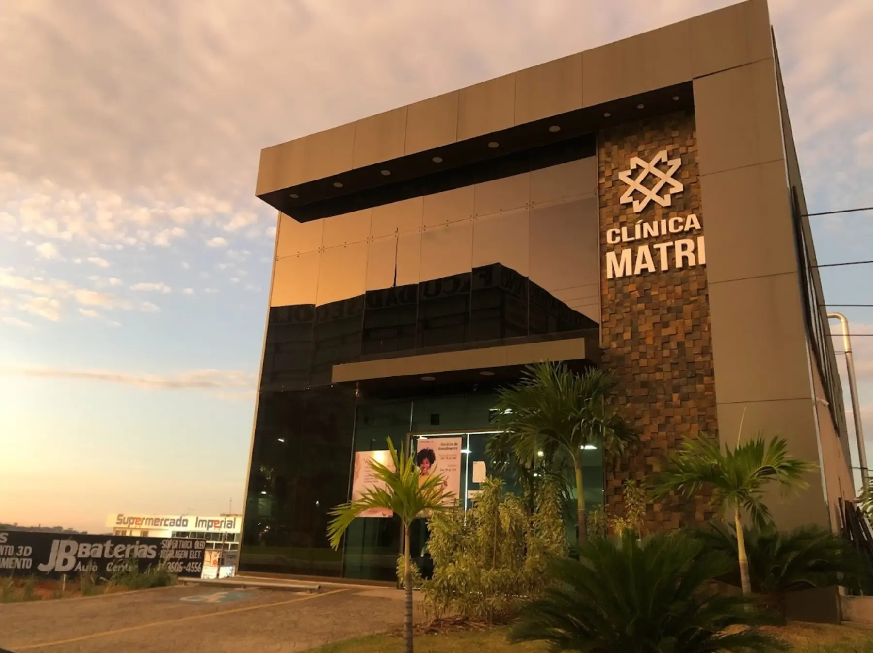 Fachada da Clínica Matri em Trindade